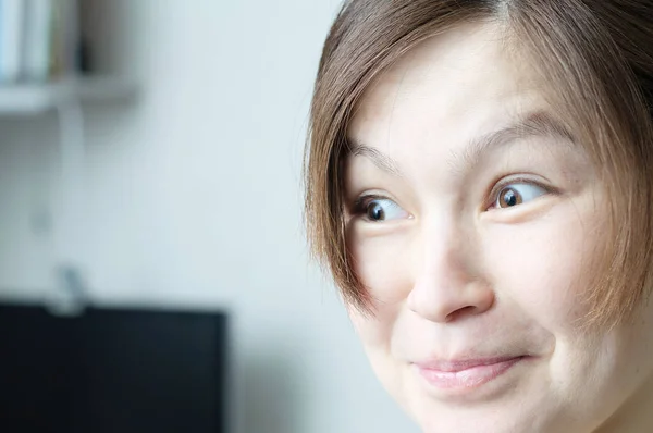 Surprised beautiful smiling asian girl portrait, emotional face, expressive, elegant and beautiful without makeup, raw style, candid real people — Stock Photo, Image