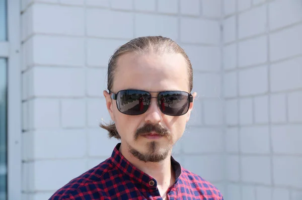 Portrait of cheerful bearded hipster man in black glasses — Stock Photo, Image