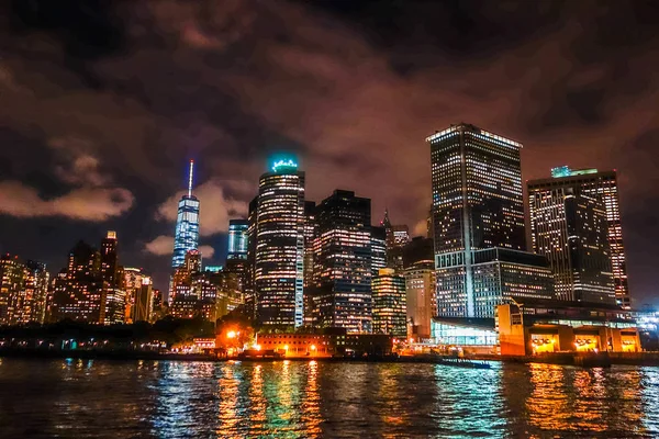 HDR-visning av Manhattan om natten – stockfoto
