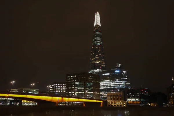 Arranha-céus de fragmentos em Londres — Fotografia de Stock