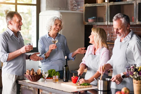 Mother saying parting words to her mature daughter — Stock Photo, Image