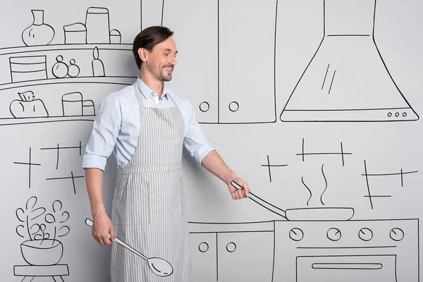 Professional male chef preparing meal — Stock Photo, Image