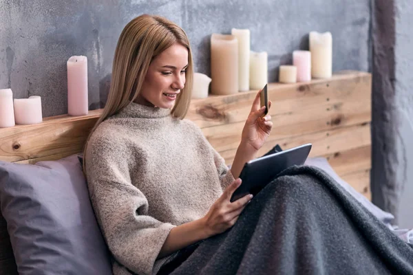 Delighted woman shopping online in bed — Stock Photo, Image