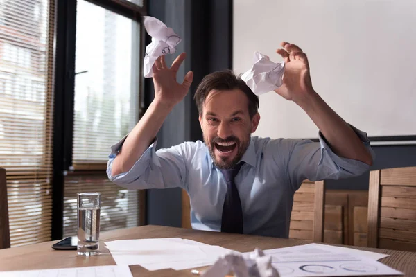 Wütender wütender Mann verliert die Fassung — Stockfoto