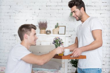 Erkek adam alıcı Kahvaltı