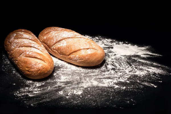 Zblízka chleba na prkénku — Stock fotografie
