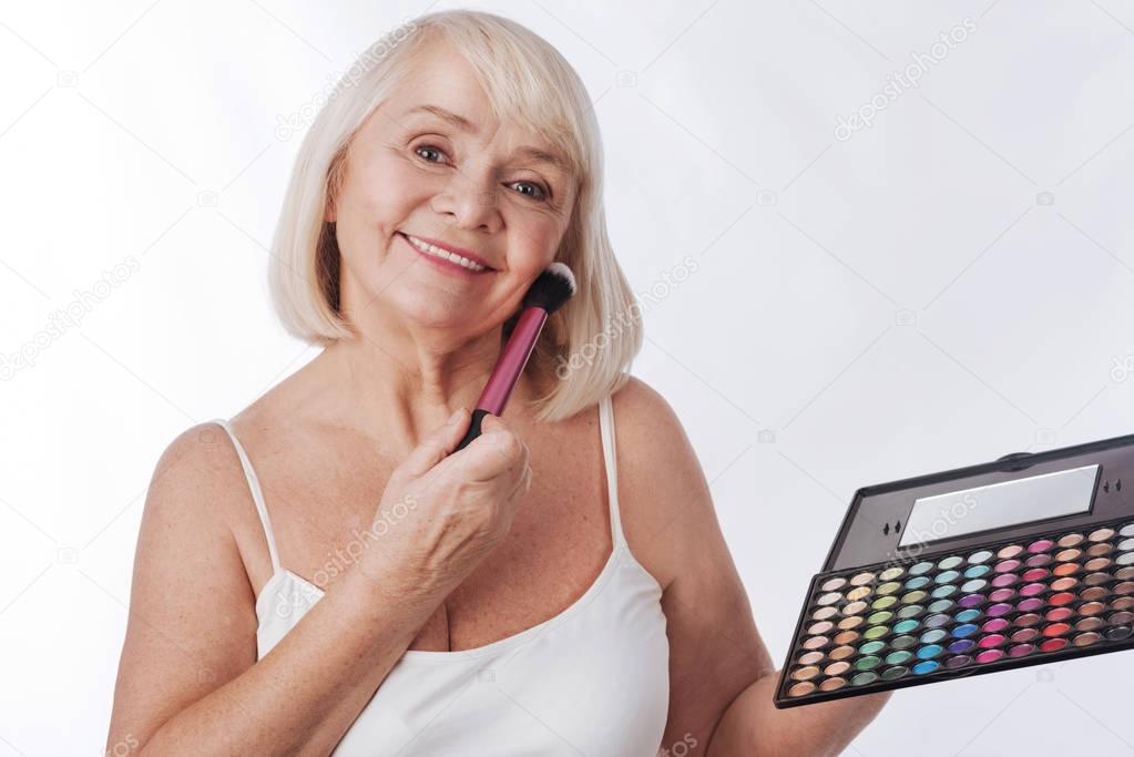 woman holding an eyeshadow palette