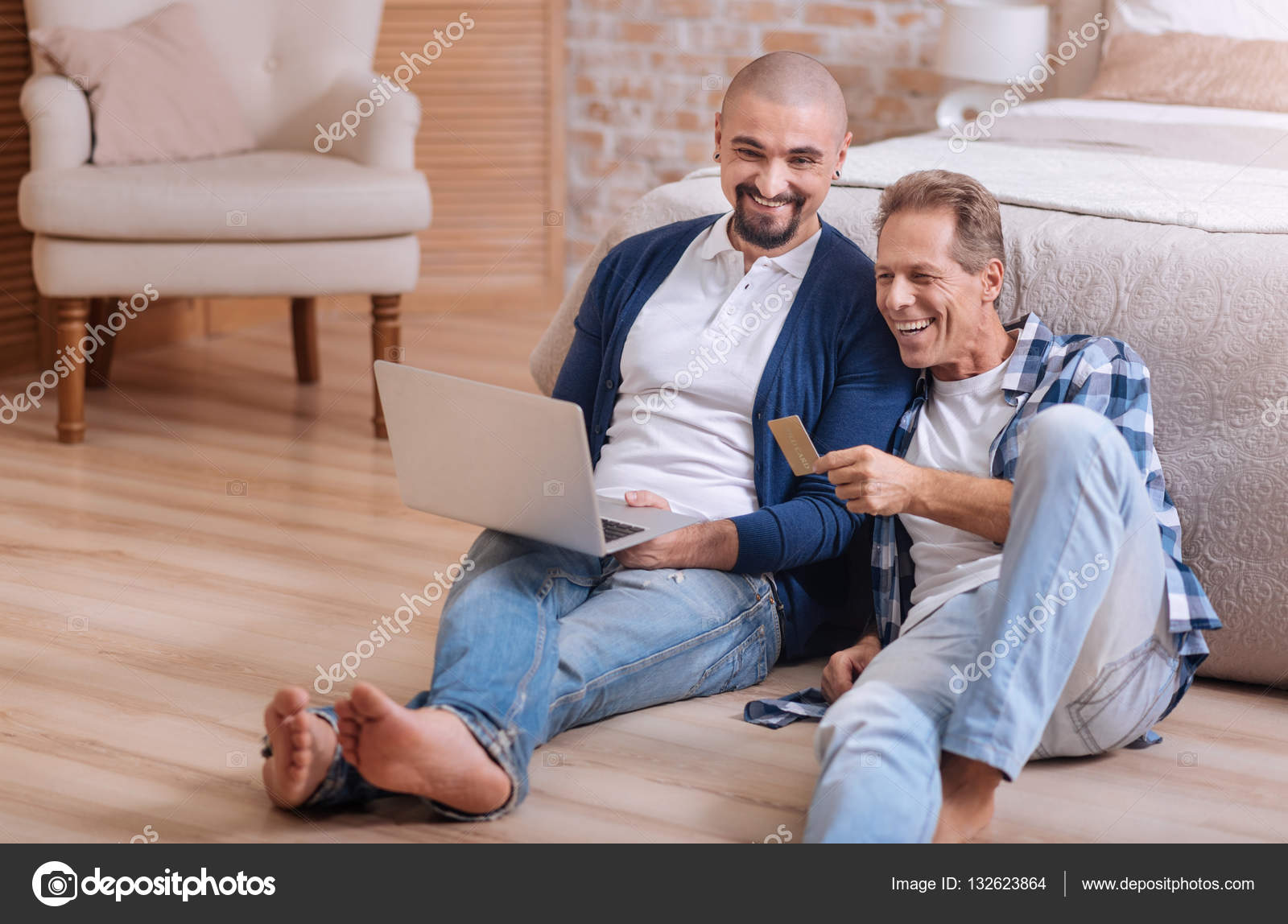 gay com hotmail jason sager gay