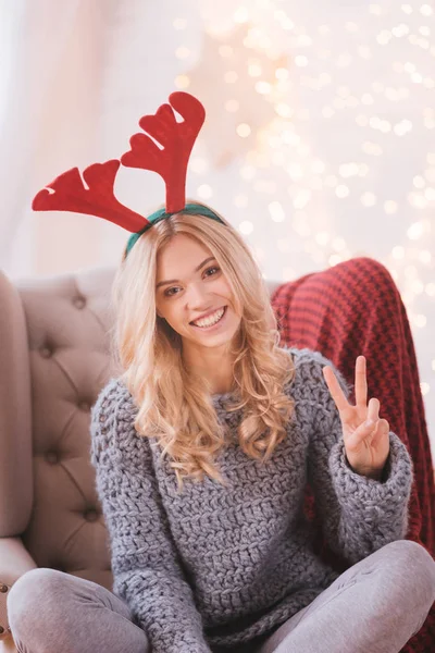 Charming attractive woman showing a V sign — Stock Photo, Image