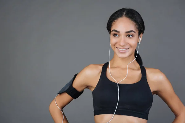 Portrait of young woman wearing earphones — Stock Photo, Image