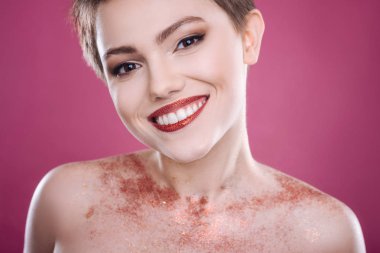 Neşeli kadın pozitif ifade