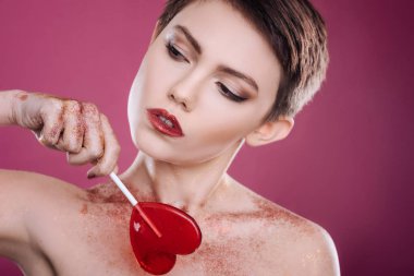 Lolipop ile poz güzel kadın