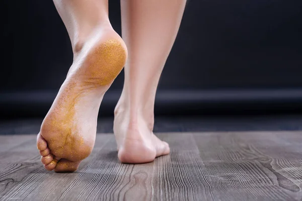 Primer plano de elegante pie de las mujeres . — Foto de Stock