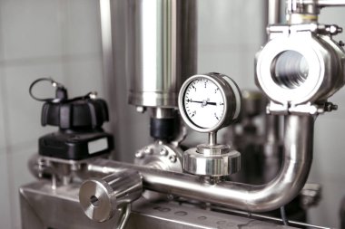 Borular ve göstergeleri oluşan mekanizmaları bira