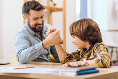 Bilek Güreşi rekabet olumlu memnun erkek akraba