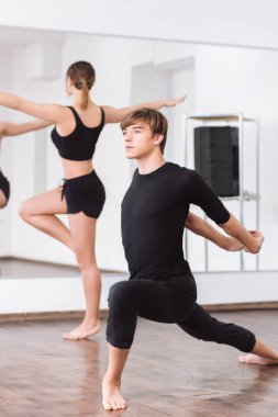 Bir fiziksel egzersiz yapmak ciddi kalıcı dansçı