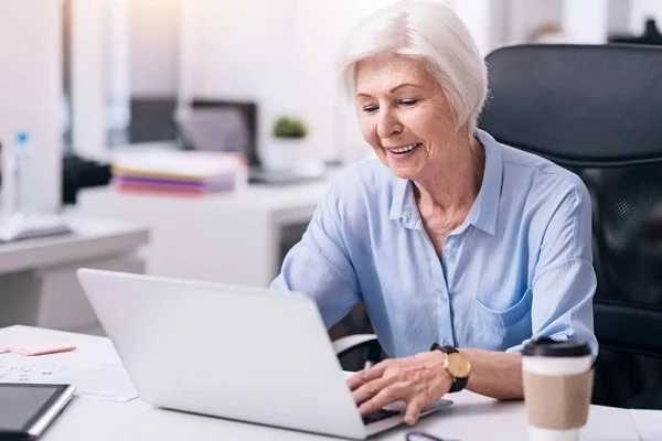 Smiling aged businesswoman working in the office — Stock Photo, Image