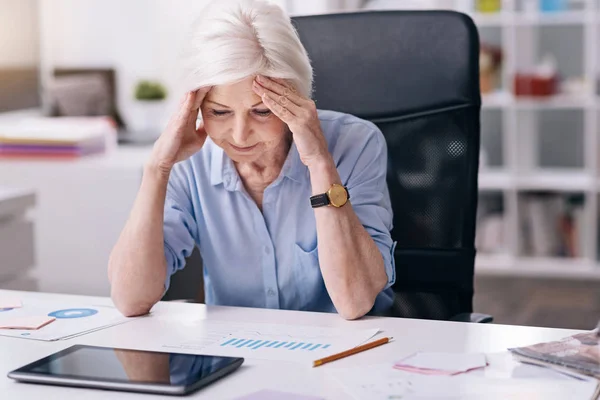Serious concentrated businesswoman working in the business center — Stock Photo, Image