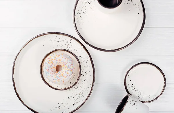 Süße bunte Donut auf einem Tisch liegend — Stockfoto