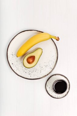 Meyve ile hızlı dengeli sabah snack