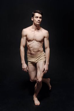 Karizmatik dansçı gerçekleştirme 