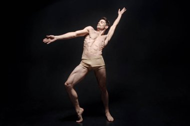 Sanatsal genç dansçı gerçekleştirme 