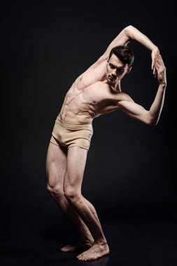 Yetenekli genç bale dansçısı gerçekleştirme 