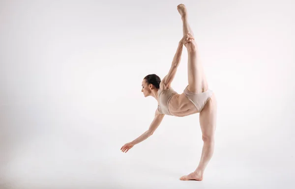 Charming young dancer — Stock Photo, Image