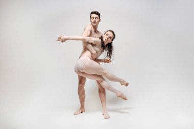 Şaşkın Genç aktörler gerçekleştirme 