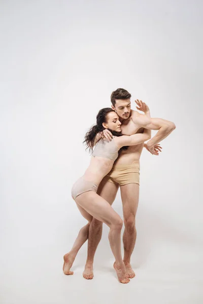 Encantadores jóvenes bailarines de ballet — Foto de Stock