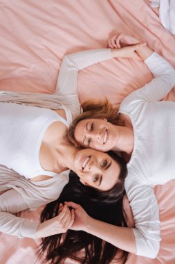 Mutlu çift romantik bir photoshoot yapmak