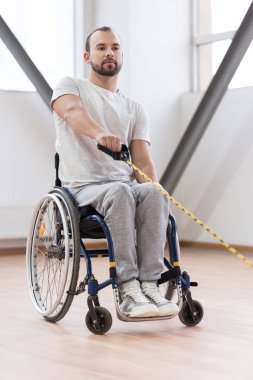 Genç Özürlüler spor salonunda egzersiz dahil