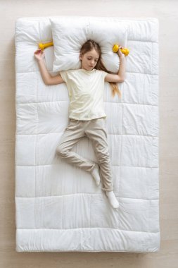 Yarın için hayal yorgun güzel kız