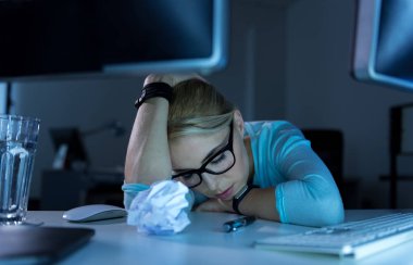 Ofiste yorgun hissediyorum yorgun programcı