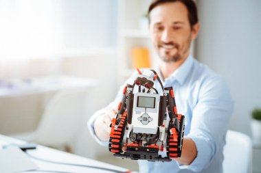Profesyonel mühendis holding robot