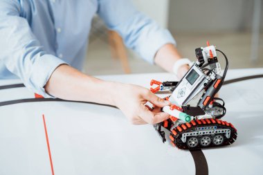 Profesyonel mühendis iyileştirilmesi robot