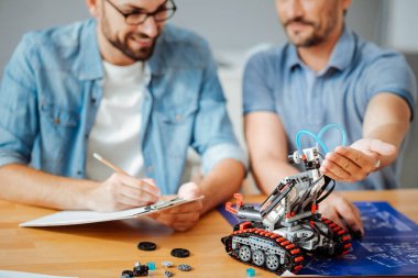 Profesyonel mühendisleri robot test