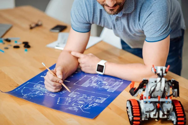 Professional engineer constructing robot — Stock Photo, Image