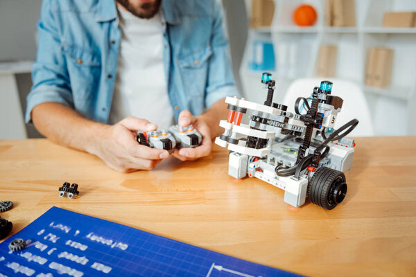 Professional engineer working with robotic tecnologies — Stock Photo, Image