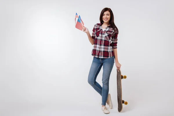Giovane donna attiva che rappresenta la nazione americana in studio — Foto Stock