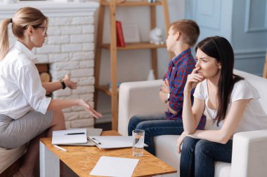 Derin düşünceler içinde olmak çok üzücü erkek