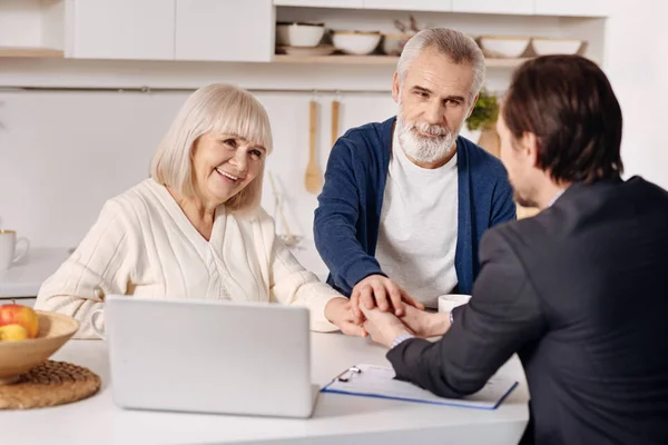 Real estate agent meeting with elderly couple — Stock Photo, Image