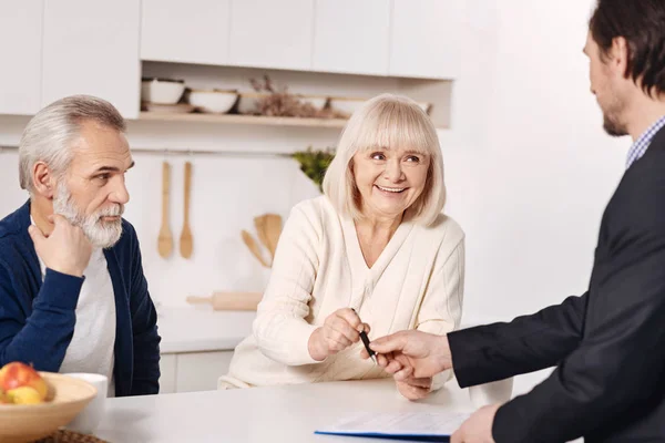 Sozialversicherungsberater macht Einigung — Stockfoto