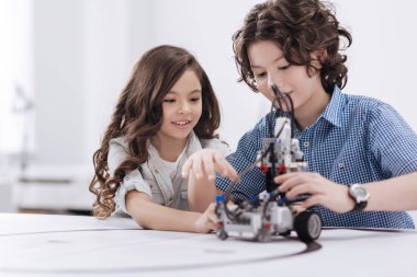 Kolay çocuk ile modern teknolojiler kullanarak 