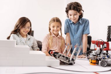 Mutlu çocuklar Cyber robotlar test