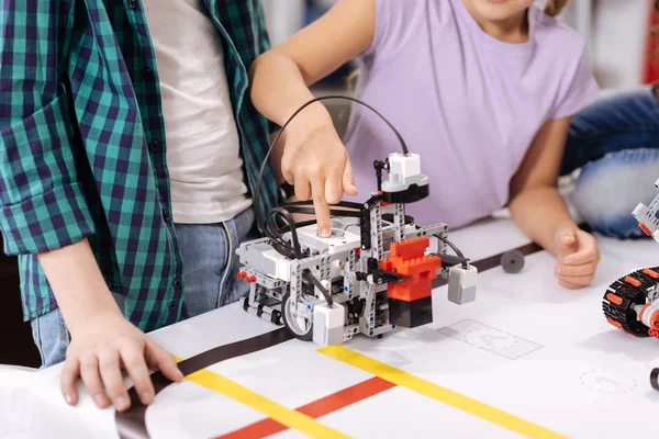 Skilled pupils having science experiment at school — Stock Photo, Image