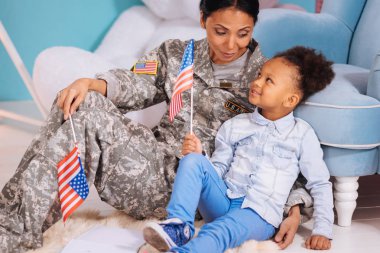 Şayet vücudunuzla gurur duymak annesi küçük hanım