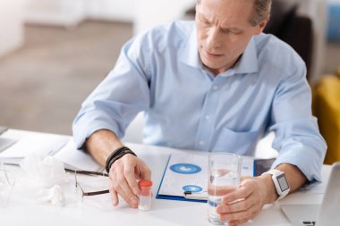 kişi alma hapları kutusuyla