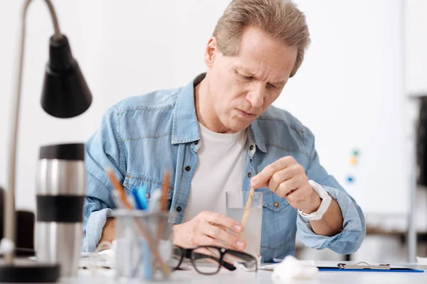 Man looking at resulting liquid — Stock Photo, Image