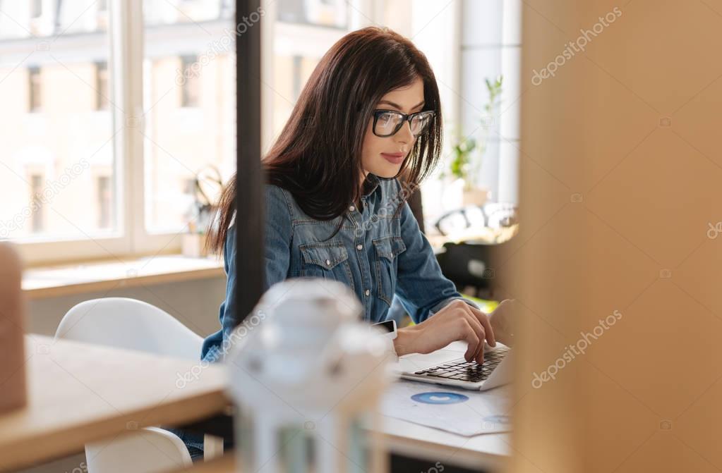Attractive self employed woman using a laptop